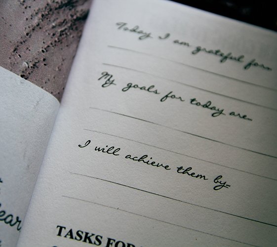 yesicanjournal's tweet photo. What are you grateful for today? 💫💫💫 #PLANNER #MotivationMonday #bbloggers https://t.co/qgcmh496GI