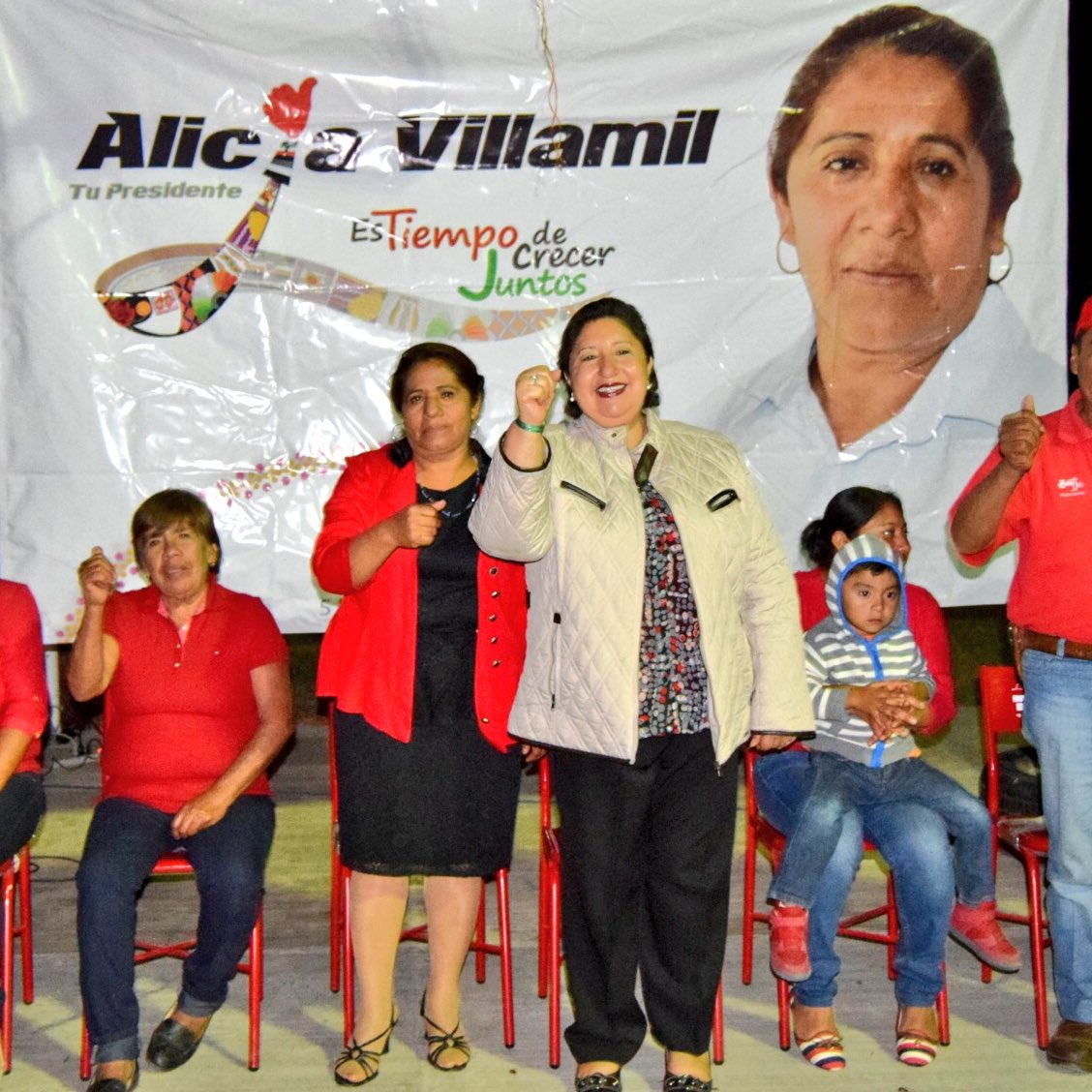 YolandaLopezDip's tweet photo. En #Suchitepec saben que votar por @alejandromurat y Alicia Villamil, es por un #Oaxaca próspero. #El5VotaPRI https://t.co/91Qp3FHBqr