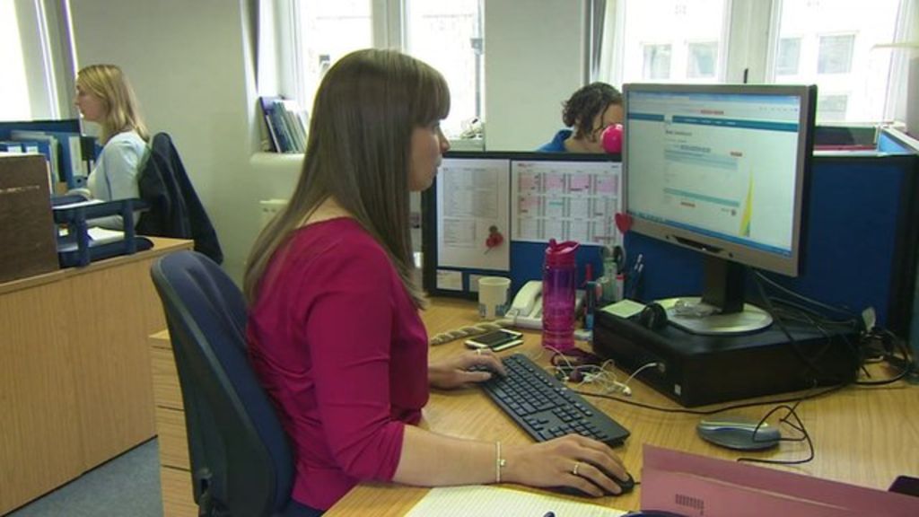BBCScienceNews's tweet photo. VIDEO: Staying still at work 'as bad as smoking' https://t.co/KJDBDQ2WyH https://t.co/XtoEpDqjCb