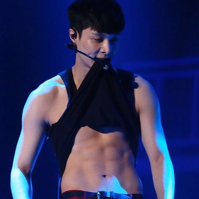 Fatimaalarcon_'s tweet image. I realise due to @desireeesoh i hv like damn many pics of exo's abs😒😒
Why... ruining my camera roll
#randomlocation