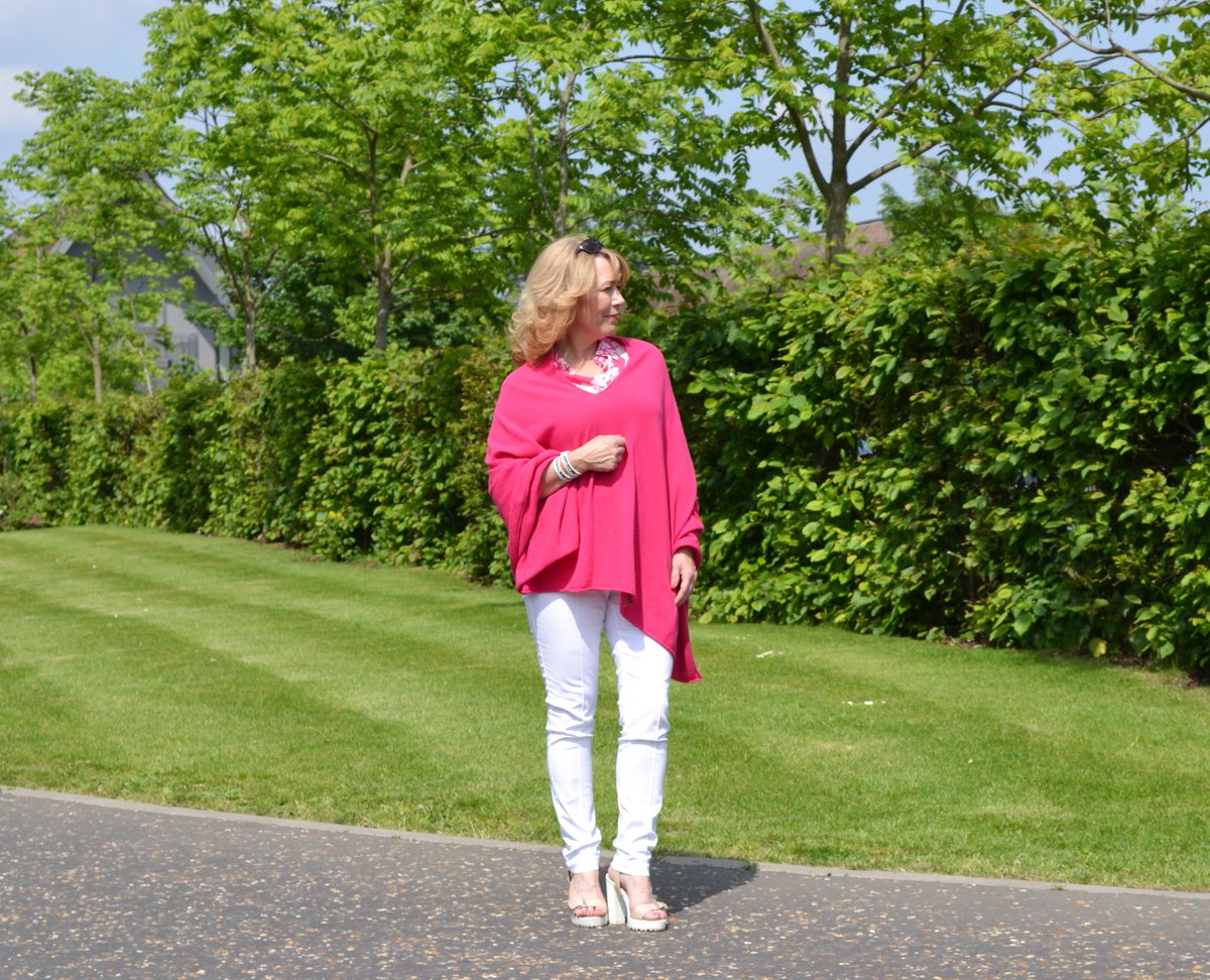 vanityandmeblog's tweet photo. take a look @hopefashionuk I'm wearing my gorgeous Poncho
https://t.co/xzV0M1owxx
#hopebloggermeet #3040bloggermeet https://t.co/fcsDj81Otm