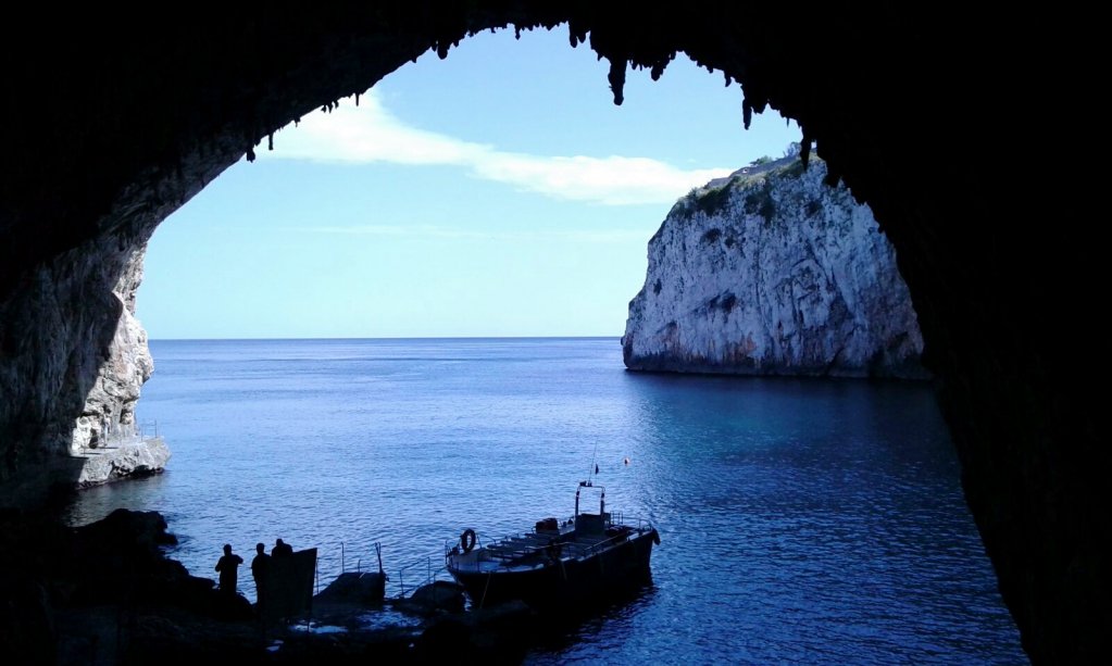 InfoLecce's tweet photo. La meravigliosa Grotta della Zinzilusa
#Salento #mare #Infolecce https://t.co/1YznS8argO