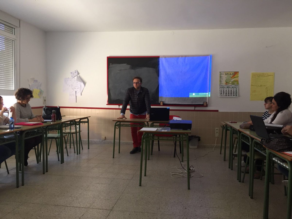 lanzaderanaval's tweet photo. Hoy José Ángel de #Arjabor nos cuenta el proyecto de #DesarrolloLocal #Emprender @ayto_navalmoral @fundacionTef 🔔💡🔔💡 https://t.co/MMQqsJztTg