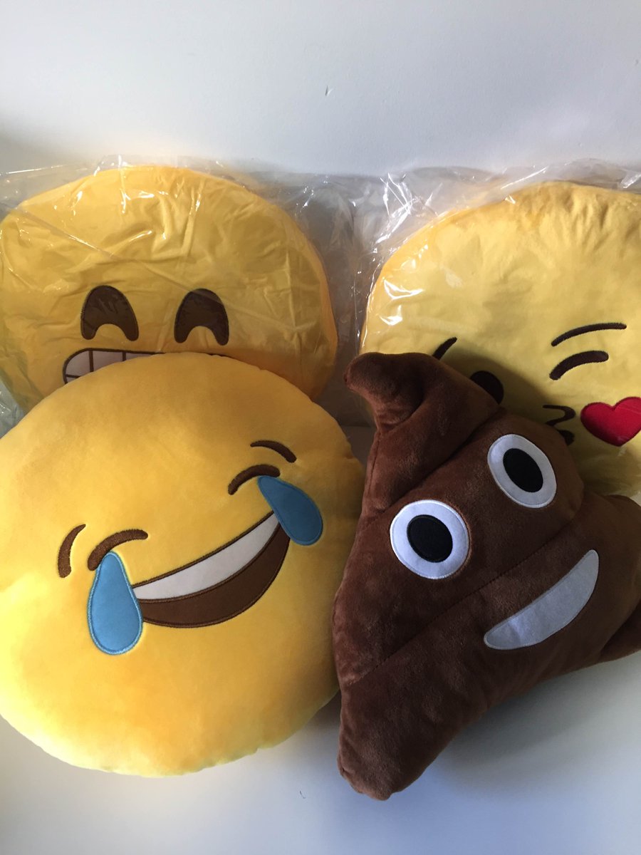 #FelizLunes amigos, y que tengáis una buena semana. Pon un #emoji en tu vida 😙😙