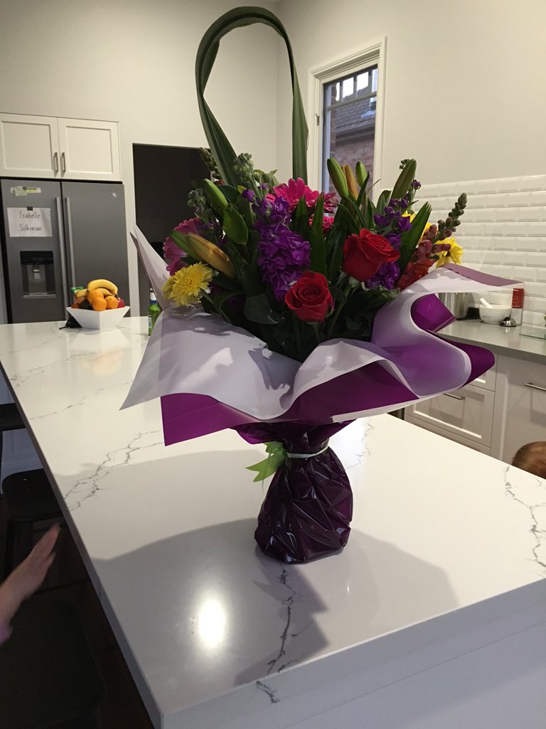 SilkmanWines's tweet photo. Thanks for the gorgeous flower! @bushrangersbar #hvlegends #hvwinemakeroftheyear https://t.co/DgXBncXEh2