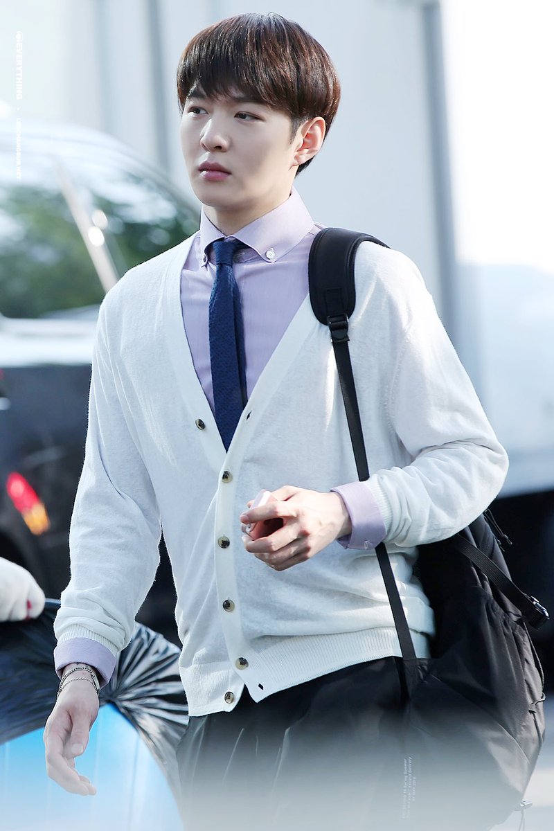 leechangsub_net's tweet photo. 160529 인기가요 MC 퇴근 비투비 이창섭❤️
청순 청량ㅠㅠㅠㅠㅠㅠ😍💕

✔️https://t.co/mE4IY0bf35

@LeeCS_BTOB https://t.co/eG2hg2IAjM