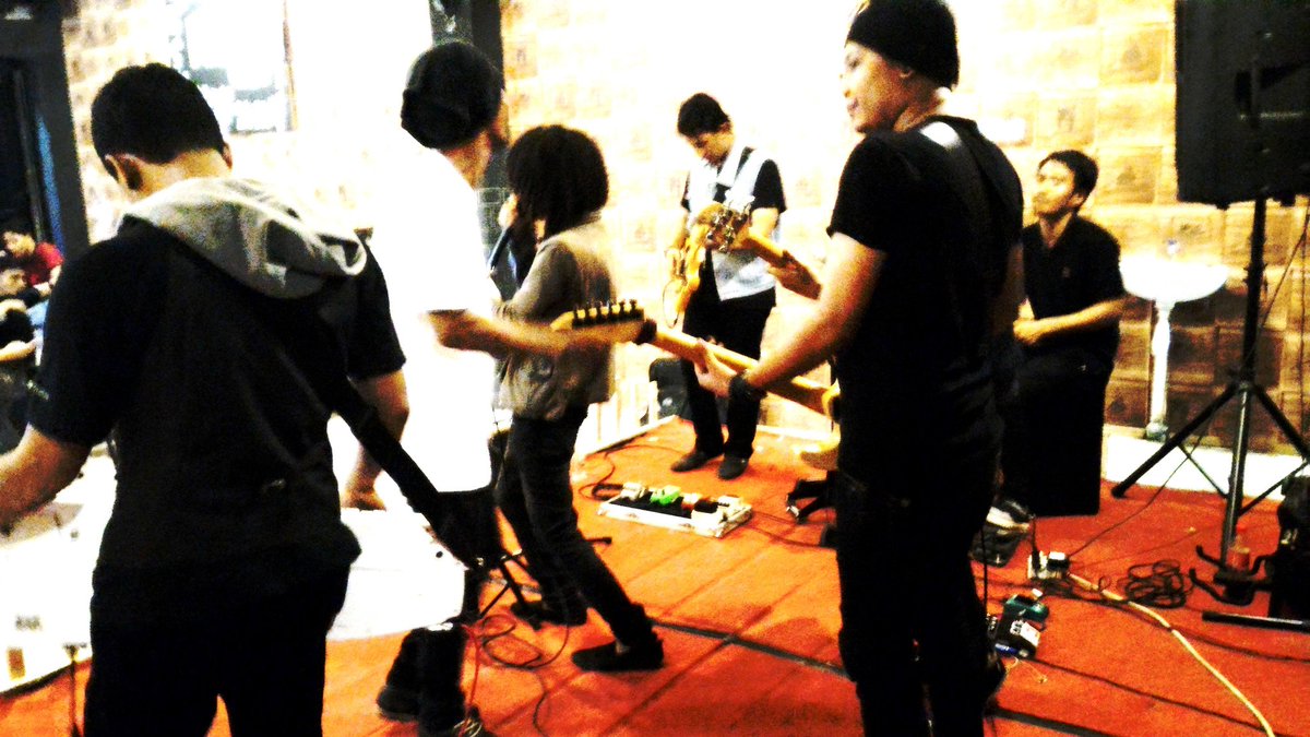 Sempit yah gak bisa salto <a href="/zorrow_123/">Fadly Rukmana Sidik</a>