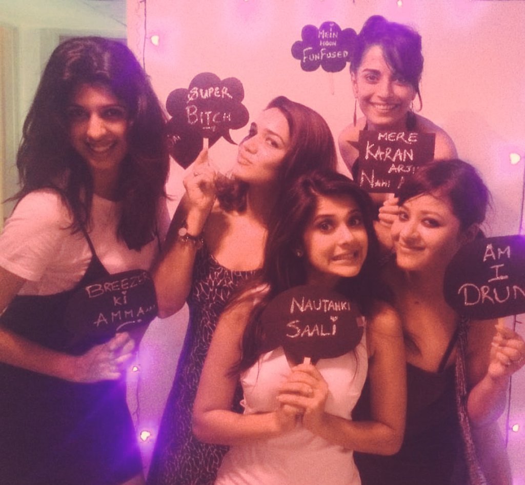 Jenwinget_fans's tweet photo. Gang of girls @jenwinget  #HappyBirthdayJenniferWinget https://t.co/bVuqOhCpi2