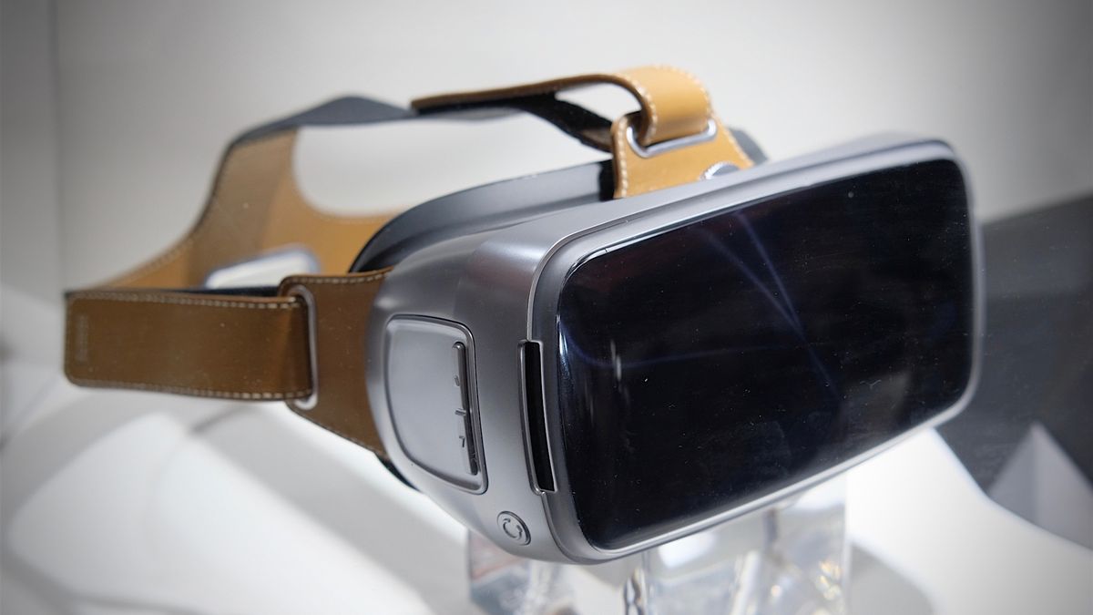 Here's an Asus VR headset with fancy leather straps theverge.com/circuitbreaker…