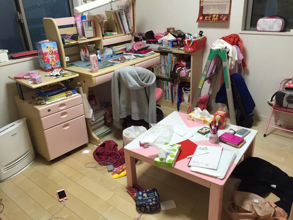 Lelio W ヽ Di Twitter いいか 男子高校生 これが女子高校生の部屋だ わかるな 部屋に脚立だぞ そしてこの部屋の散らかり これが現実 これがリアル T Co Onsdw2amhq Twitter