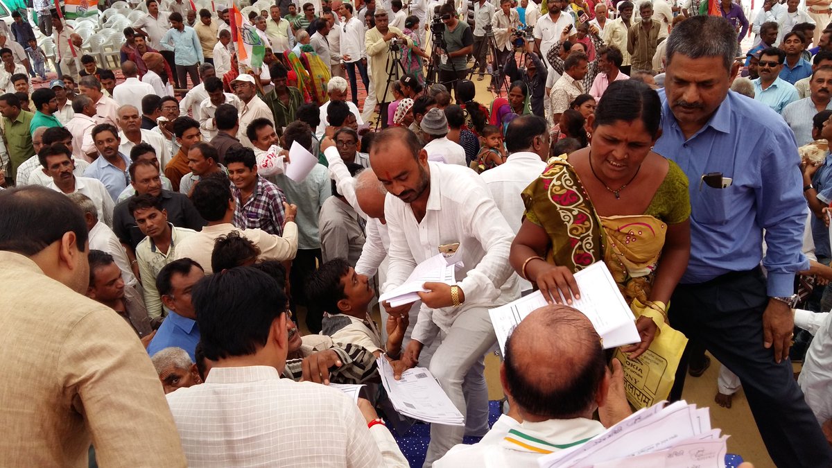 ShankersinhBapu's tweet photo. કોંગ્રેસ દ્રારા જેતપુરમા લોકોની સમસ્યાઓને વાચા આપવા માટે લોકદરબારનું આજે આયોજન કરવામાં આવ્યું હતું. https://t.co/JmjDfVYlBL