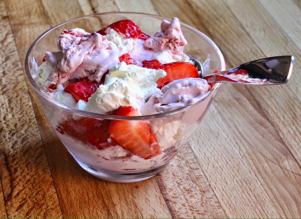 BudeRiverLife's tweet photo. We have fresh Eton Mess available :) yummy yummy #bude #cornwall #food https://t.co/0PdUm85bz1