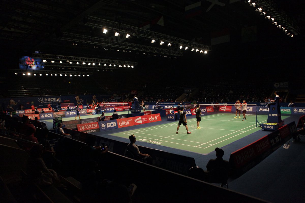 Di sinilah usaha pemain bertemu semangat para supporter. Ayo, support mereka jg dgn #EaaForIndonesia dari socmed-mu!