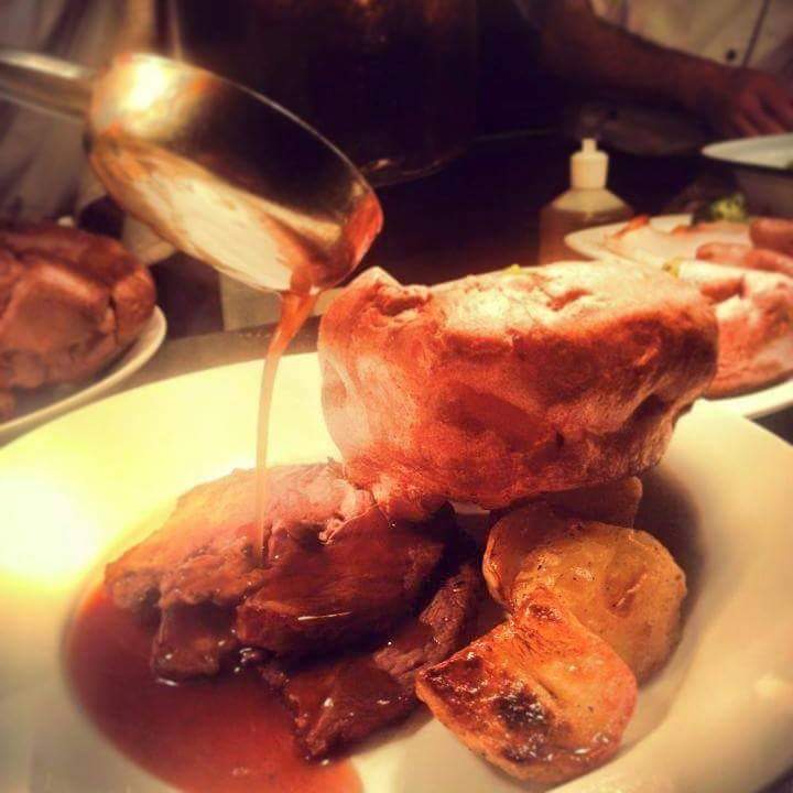 adamhayes900's tweet photo. How many of you are wanting a #SundayRoast but wait it's Monday!? #MondayRoasts available @_TheHighField! #Winning https://t.co/gvEkzi5mJO