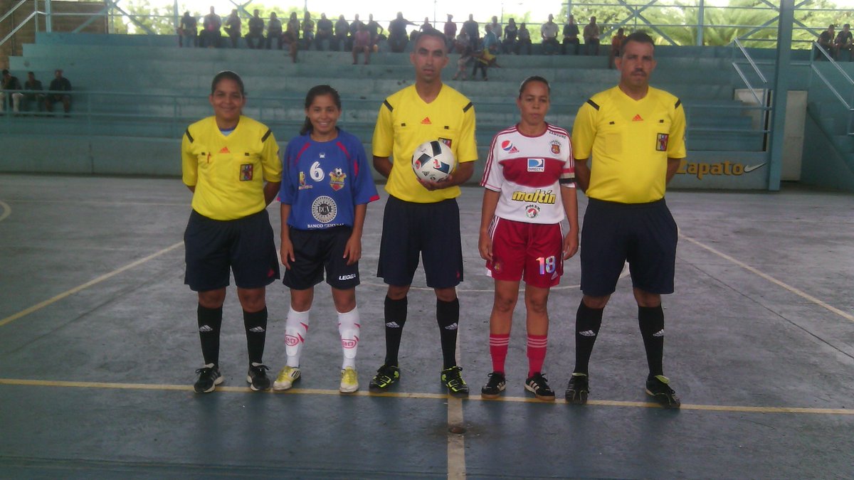 AraguaFS's tweet photo. @AraguaFS FEMENINO, vencio al @CcsFutsalClub 4 a 3, en excelente juego, arriba @AraguaFS TODO POR ARAGUA https://t.co/VYDNuNy1yC