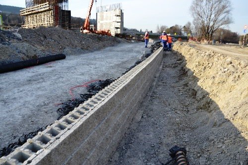 MaccaferriWorld's tweet photo. #Maccaferri chosen by @Eurovia_Group to install #MacWall #retainingwall system. https://t.co/xPo7pYZ0OC https://t.co/TxKSbhQuGo