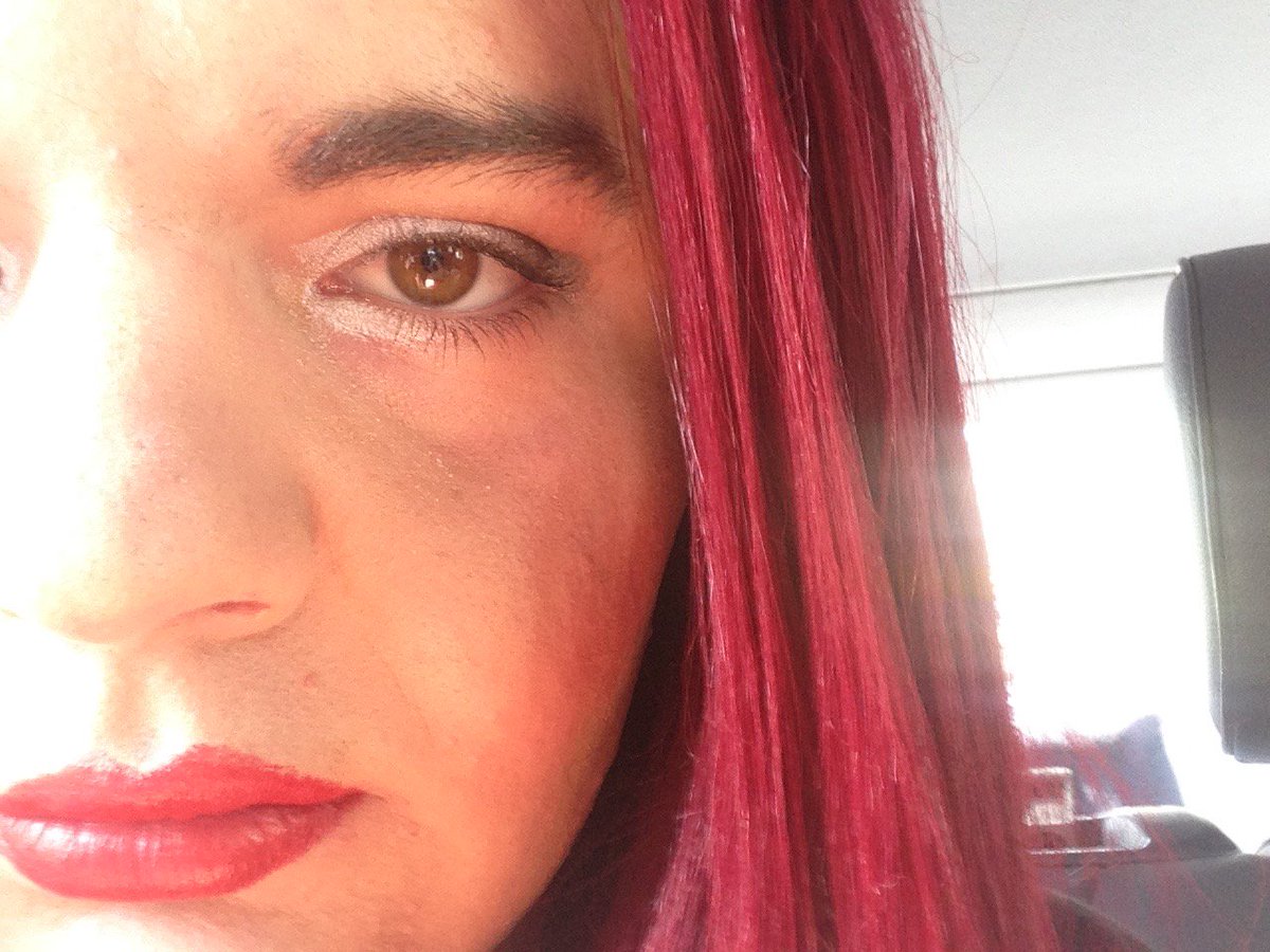 Sheryl_Melhoff's tweet photo. #rihannahair #redhair https://t.co/okArTSjeNN