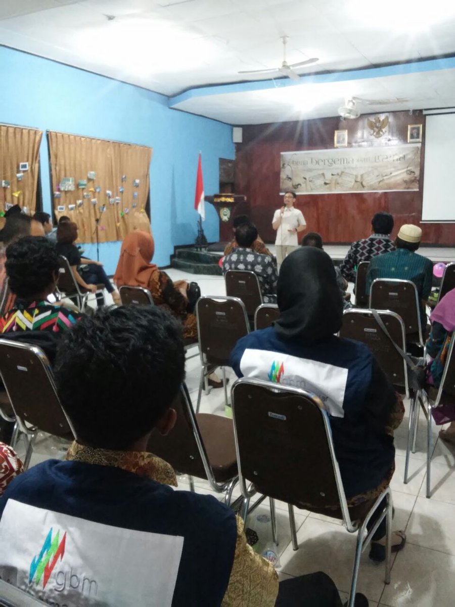 Ind_Mengajar's tweet photo. Cerita menarik #IMPamit lainnya datang dari Bima. Kemarin adalah puncak selebrasi #IMPamit. https://t.co/sT4DnwqjUB