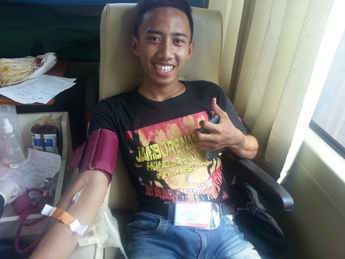 Ini kegiatan Donor Darah di event Launching HMPC Chapter Serang. Seluruh member <a href="/PhbBanten/">PaguyubanHondaBanten</a> ikut mendonorkan juga.