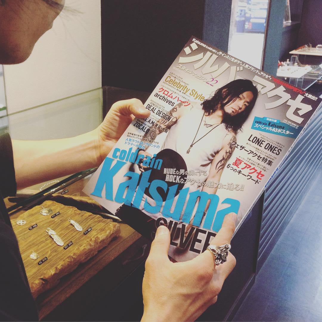 dagdart's tweet photo. 明日発売の #シルバーアクセスタイルマガジン Vol.22のP.27にD.fourが掲載されています。書店で見かけたら是非見てくださいね。
#dagdart #dfour #ダグダート #神戸 #三宮 #シルバーアクセサリー https://t.co/dYuVlPUFVl