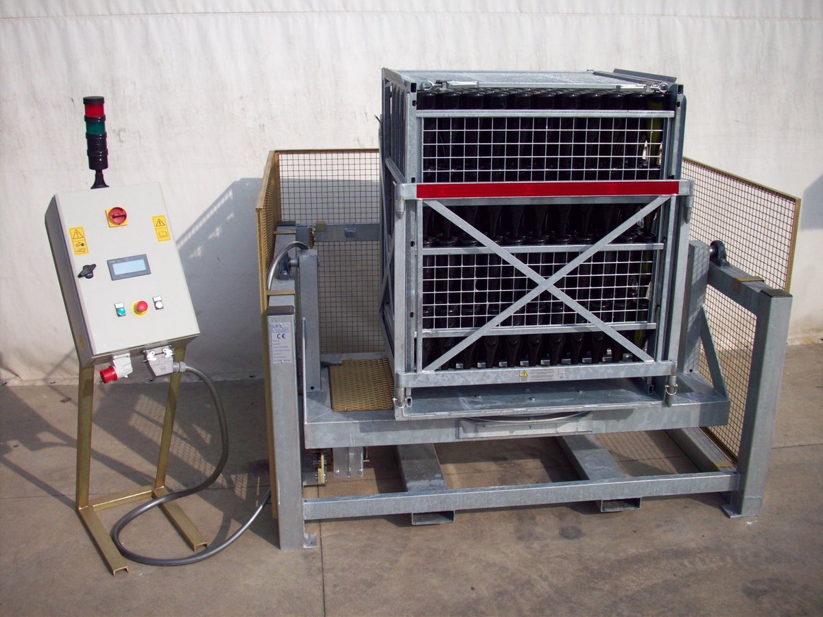 #Rotojolly TRE adatta ad una quantità di circa 30.000 bottiglie/annue. #spumante #vino #giropallet #wine #Lafalsnc
