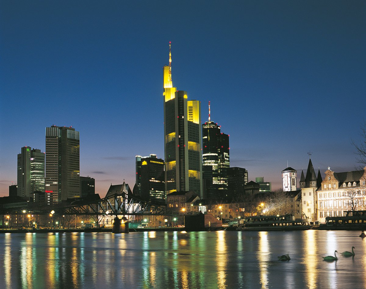 #ThomasEmde, founder of #OMLED, illuminated buildings such as the #CommerzbankTower and the #Dom in #Frankfurt