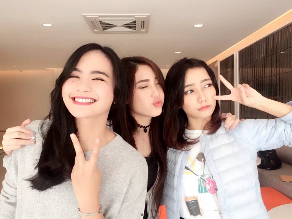 Selamat sore lagi ngapain nih
*Kuy lagi menatap mimpi yang tak bisa di capai
( yang ituloh yang di tengah )