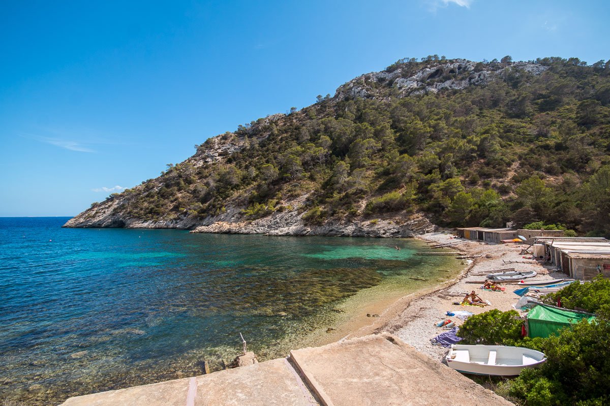 Santjosepibiza's tweet photo. Cala Llentrisca, una pequeña cala recóndita repleta de casetas de pescadores https://t.co/0jrPN21ghD #Ibiza https://t.co/q2dzqV7i3r