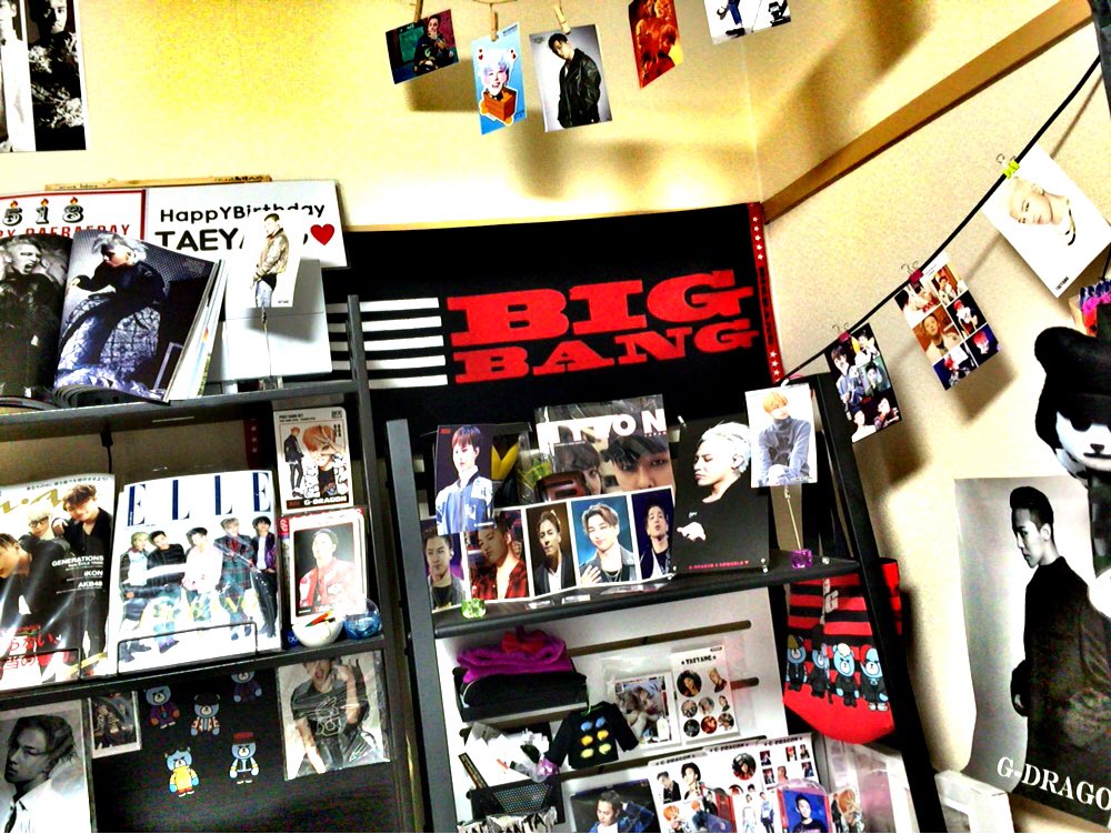 8gdandyb8's tweet photo. 部屋いい感じになってきた🙈💗

もっとBIGBANGに染まりたい😂💗

部屋おるだけでテンションあがる😍💗
                   🐲🌞🐼👼🔝

#BIGBANG好きな人RT https://t.co/CUwdCsAVCq