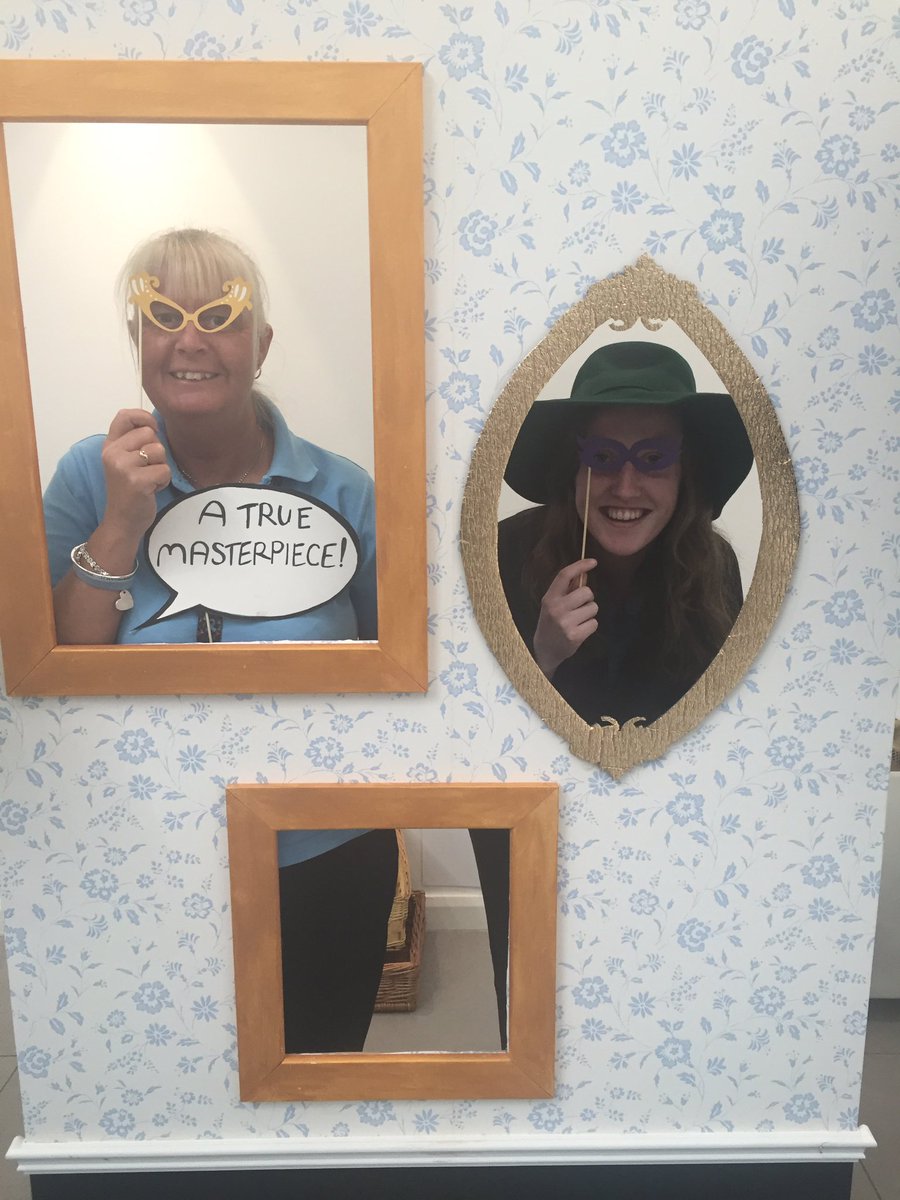 Eva_Maria_Lynch's tweet photo. Posing portraits @UlsterMuseum #UMfunnyfaces https://t.co/KLwC9H6KTE
