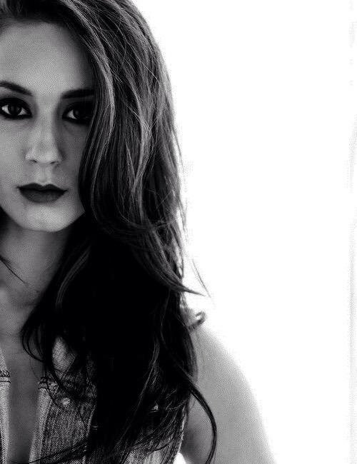 taylcrsw's tweet photo. Troian Avery Bellisario ( born October 28, 1985 ); american actress, writer and producer. https://t.co/cZTXzdlZOl