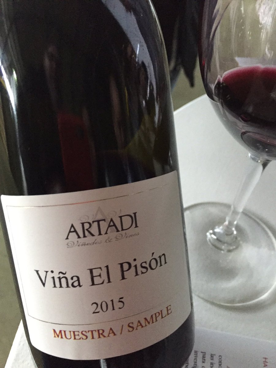 manuelsommelier's tweet photo. Y finalizamos con el gran #vino #ElPison 2015 de @artadi_es 
La viña que plantó su abuelo en 1945 ,la magia!! https://t.co/BGE2mgylQ0