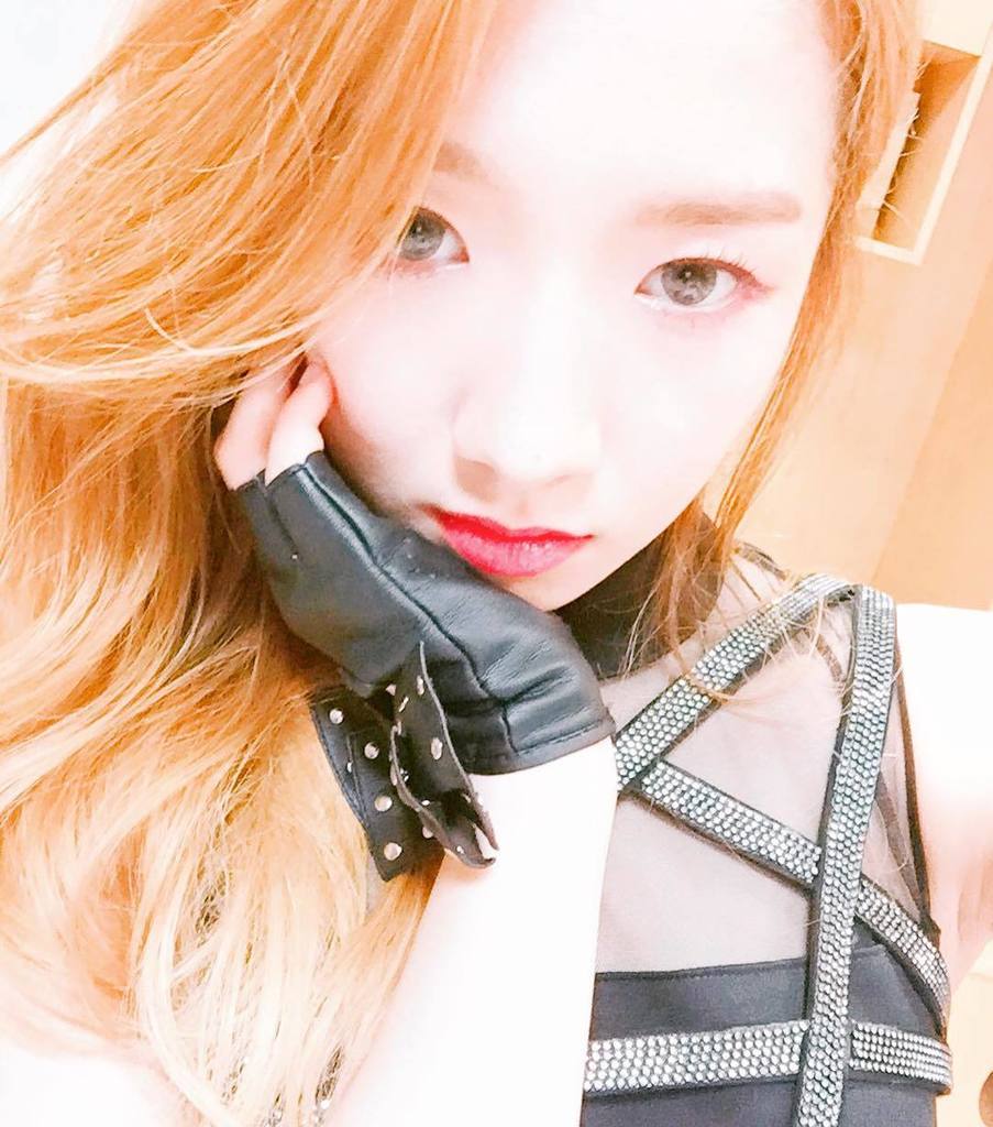 wujustagram's tweet photo. wjsn_cosmic: 😎 #우주스타그램 #우주소녀 #미기 https://t.co/NdeHHnLTCm