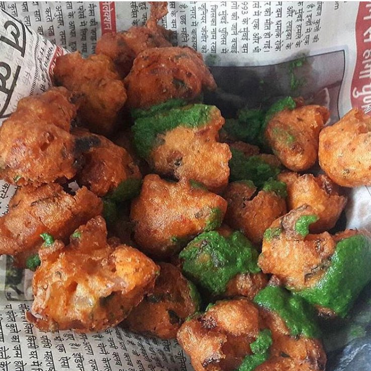 foodfirstalways's tweet photo. Bhajiyaaaa Garam! Ultimate #streetfood for any weather #foodfirstalways https://t.co/YZSPyia5Rg