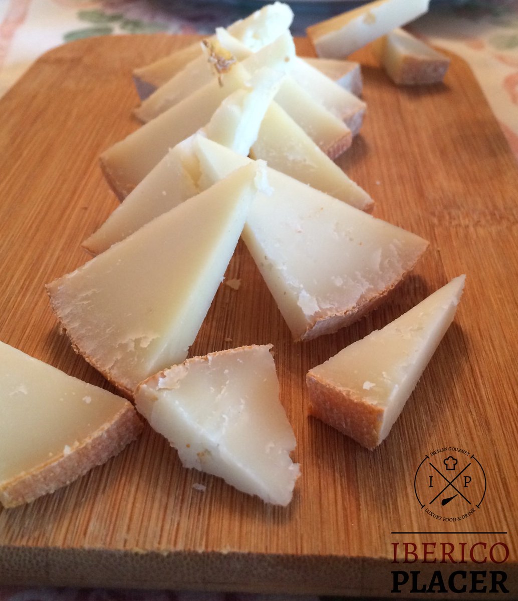 ¿Esperas visita en casa? 
Deléitalos con unas tapas de #queso #curado de #oveja #cañarejal