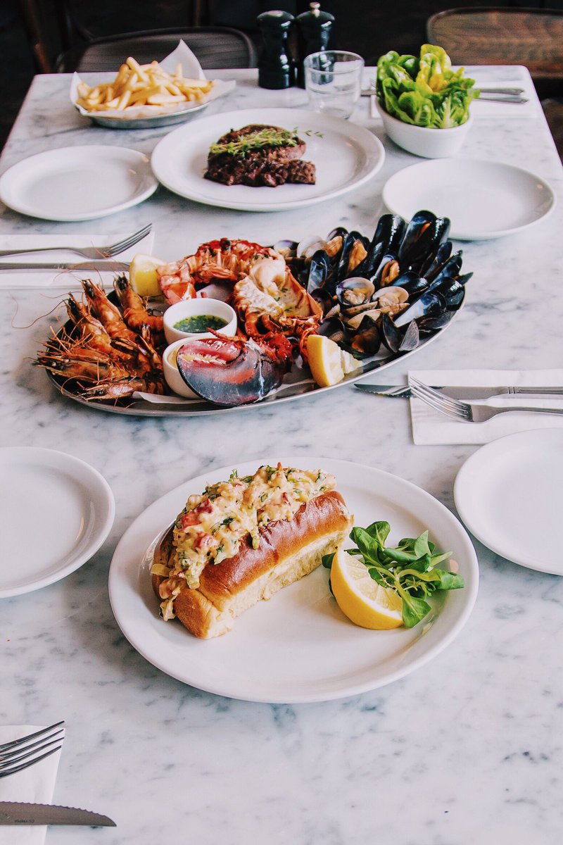 Lobster bar tweet media