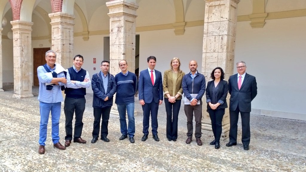 CatedraRSC_UAH's tweet image. Crear conocimiento científico, difusión y  formar líderes responsables son nuestros principales objetivos.