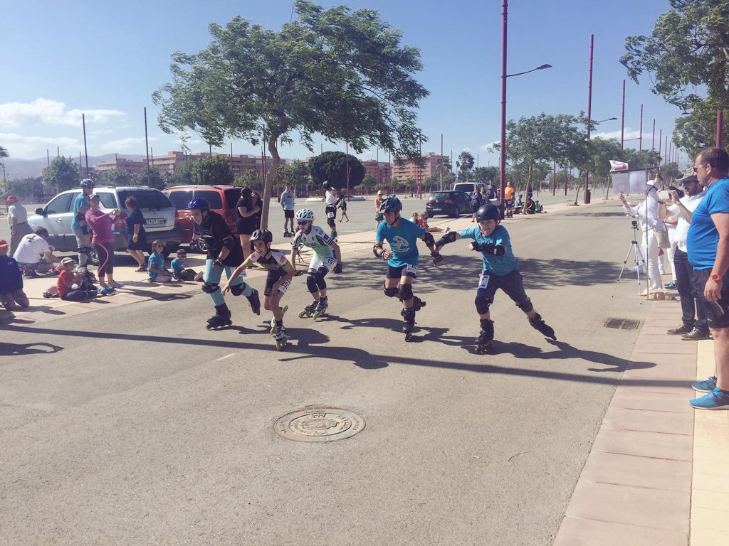 Linea de salida #CarreraPopular  #TrofeoPatinajeAlmeria 
Nos encanta ver tanta participación y entusiasmo!