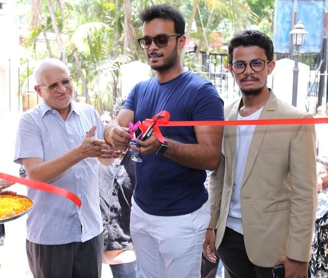 TejGhosalkar11's tweet photo. Inauguration of Youth Art Festival, Thane done by the great hands (Yuva Sena National Secretary) Mr. @BittuSarnaik https://t.co/RSl0lEBBMF