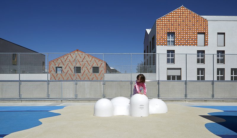 atelierdupont's tweet photo. Retour sur les toits aménagés des logements de Pontoise. Article signé @Lepamphlet ! #Plan01 https://t.co/3DDK5eWoUj https://t.co/ixVLoS3tNJ