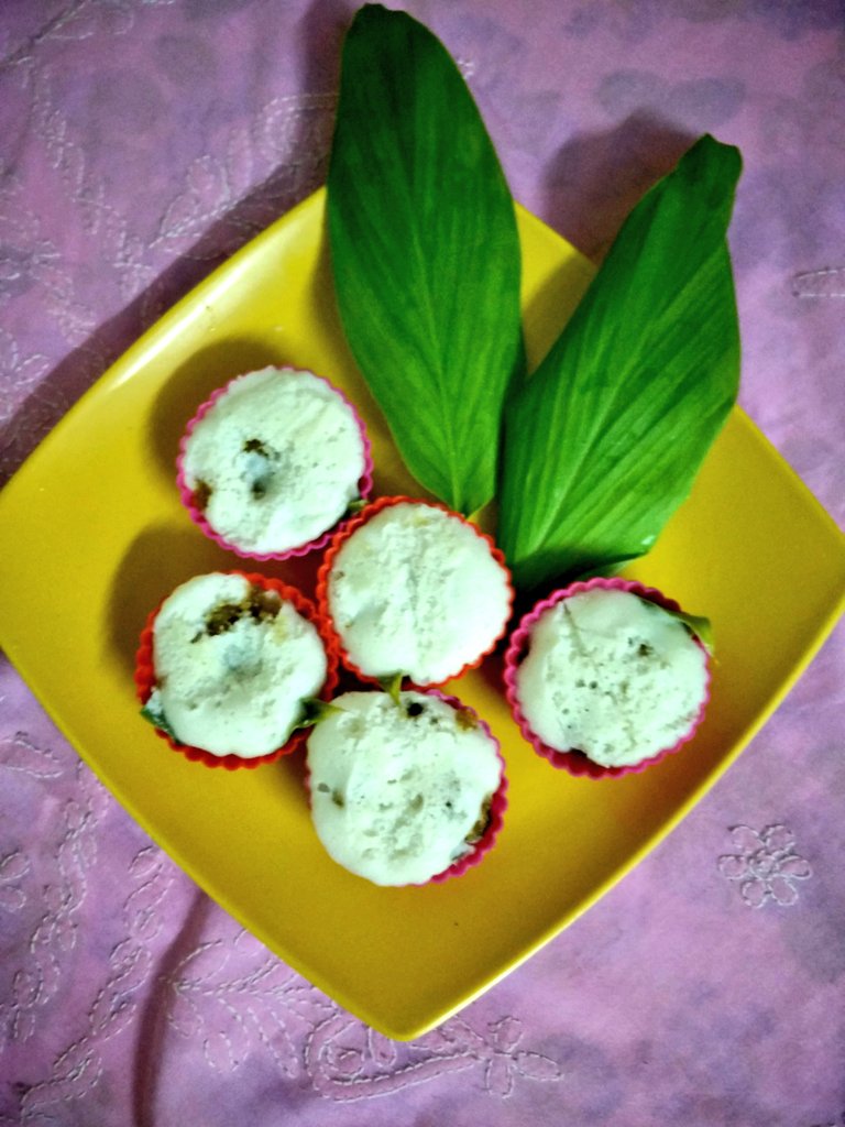 sambit_dash's tweet photo. Haldi Patra pitha! A dish I find is made in many cultures, many parts. #enduripitha #turmericleaf #coconutstuffed https://t.co/u3QA6KTDhF