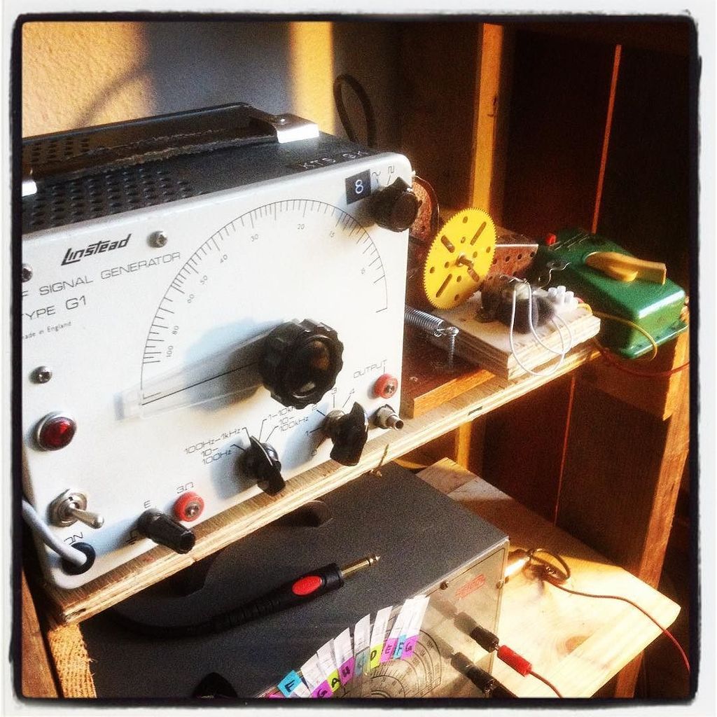 ModularMusicTV's tweet photo. #lindsted #LFsignalGenerator #meccano #fleischmann #DIYsynth #modularsynth #VoltageControlled #krankrecords by fili… https://t.co/0wG8aLODKu