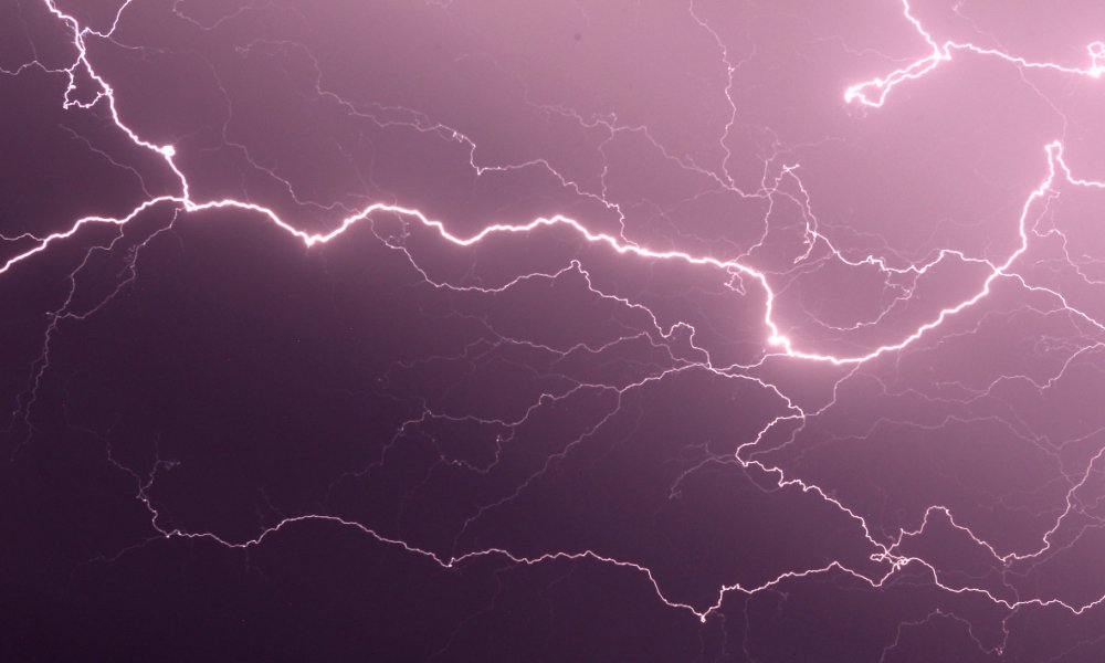 LebaratRose's tweet photo. Orages: quelles séquelles pour les personnes foudroyées? https://t.co/qHoJ9uziWu https://t.co/XOc9rXbAIR