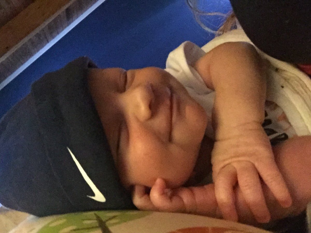 Bethany_GOLD's tweet photo. How @ifuxwit_AT and his twin feel about @Nike #NIKEbaby https://t.co/wmE7z4hAHD