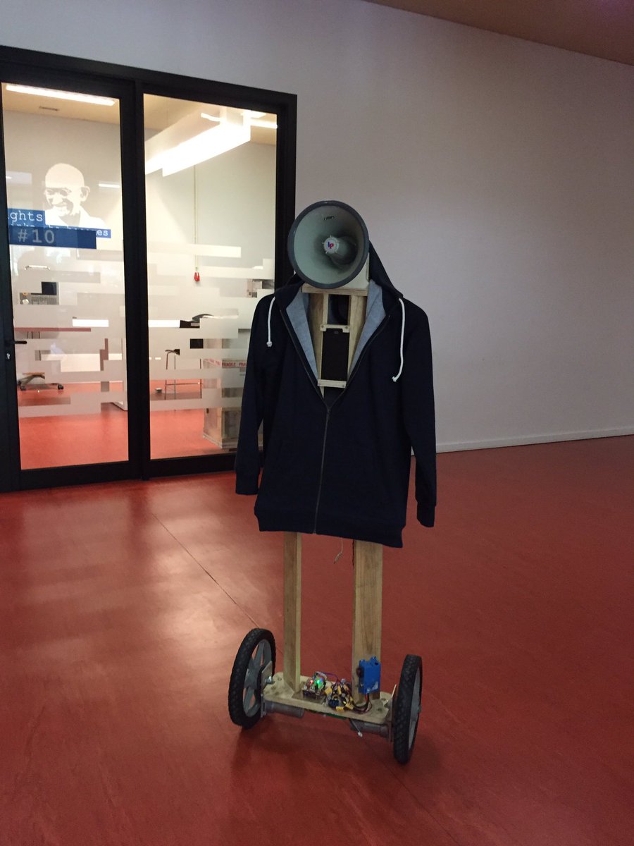 StephanMorais's tweet photo. Meet the Protestor Bot, soon in a demonstration near you! #m-iti #CEIM #MadeiraTech https://t.co/f9dHZcWNtn