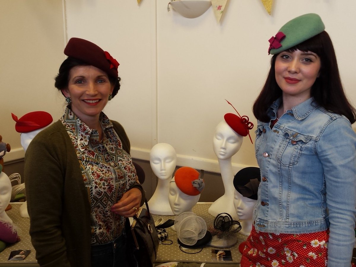 Vintassion's tweet photo. Fab shoppers @HelsBellesB #Vintage &amp; #Craft #Tetbury TODAY  > https://t.co/qHsjfYKtj5 https://t.co/KyiVEsoTmd