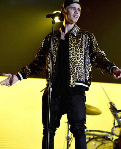 Eeeek!! Justin Bieber hits back at stealing rumors!!!  >> bit.ly/1WUBiQK