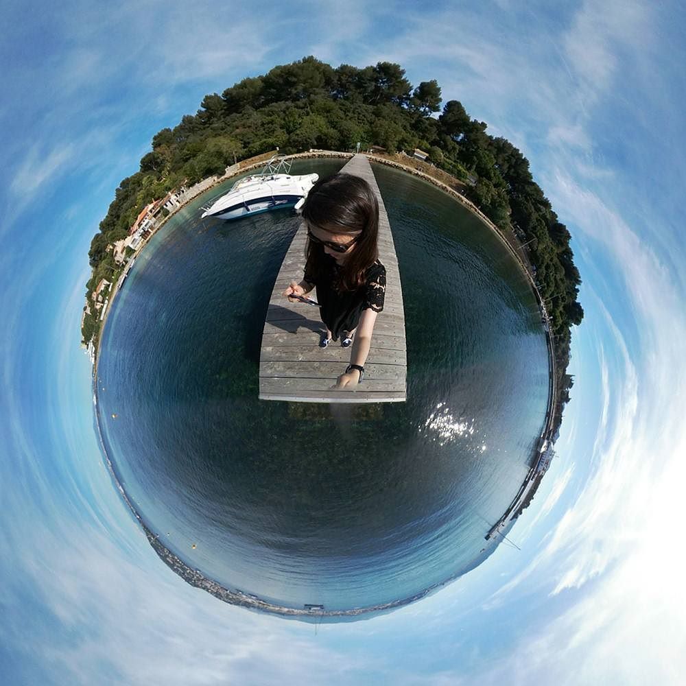 InfinitePlusT's tweet image. Capture a worldly view like no other on the #Gear360.

#Travel #Sea #360 #TinyPlanet by samsungmobile