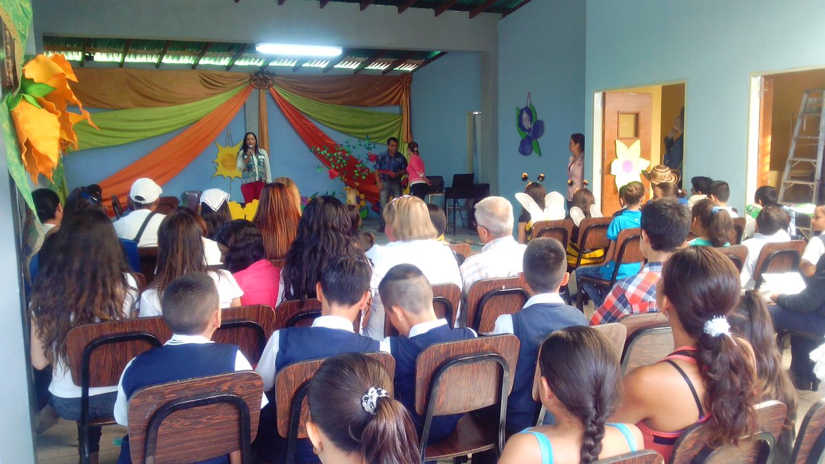 MedinaMYRO's tweet photo. @ebdrlrp @SilvaEleazarL @MunicipioSC @PDESanCristobal @PdeOrientacion  Biblioencuentro Zonal. Juicio Calamidades Amb https://t.co/QM36DNy4Pn