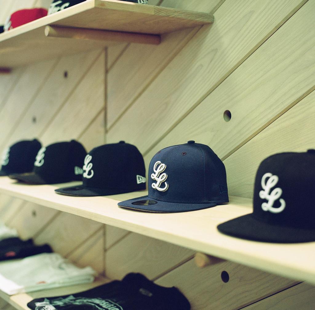 Shopify's tweet image. How @LegendsLeague Turned a Creative Outlet into a Brand » spr.ly/6015Bq4pJ